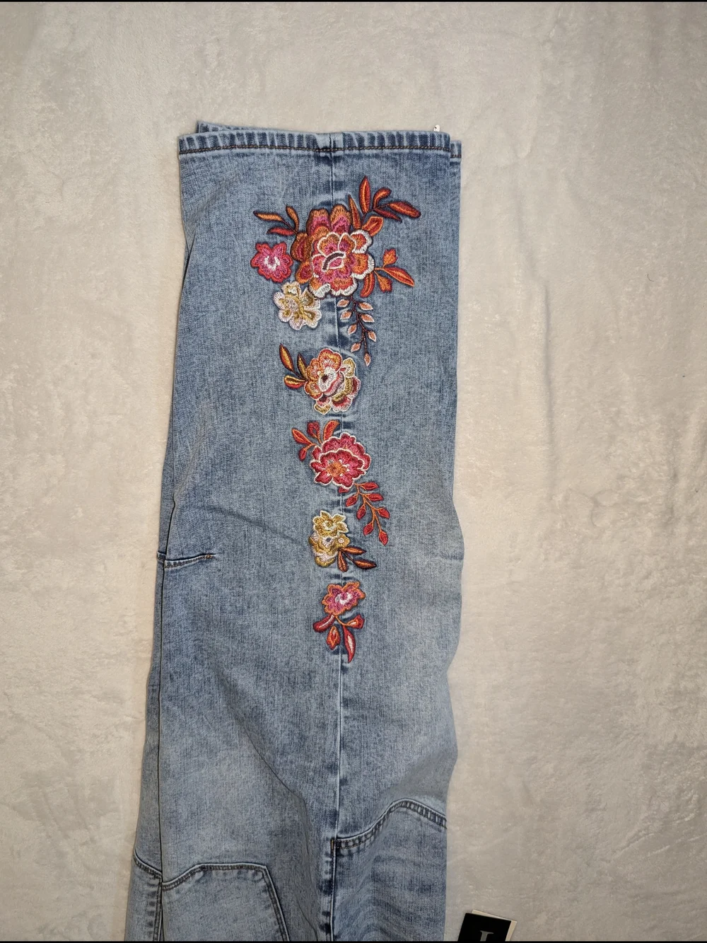 Flamingals Floral Embroidered Barrel Leg Cropped Jeans NWT Large